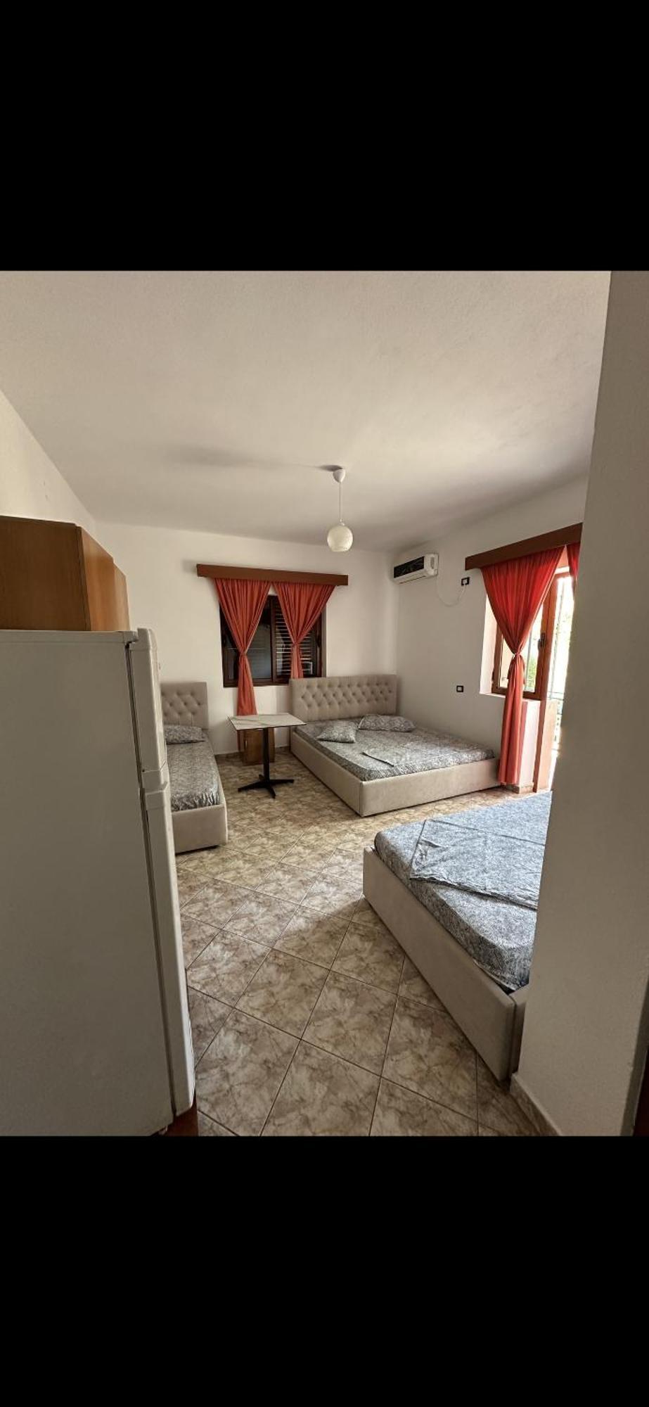 Hotel Kulla Gurit *